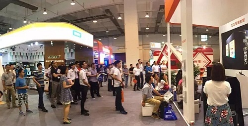 新品發(fā)布現(xiàn)場(chǎng).jpg 新品發(fā)布現(xiàn)場(chǎng).jpg