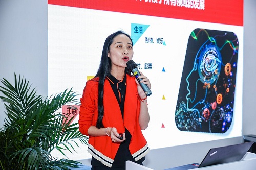 王芳.jpg 王芳.jpg